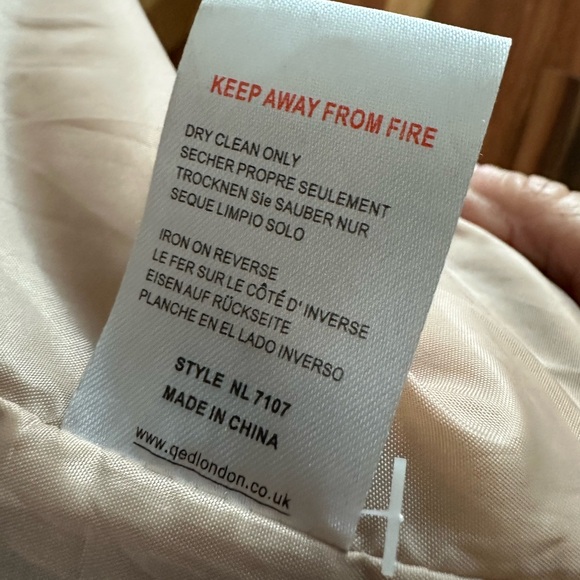 QED LONDON FAUX FUR COST SIZE SMALL - Picture 9 of 10